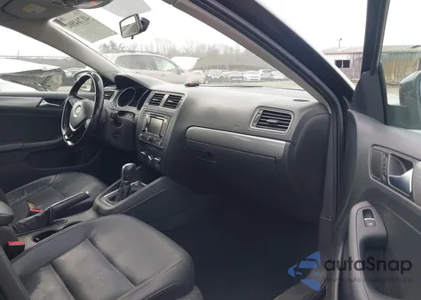 2015 Volkswagen Jetta 1.8T Se z USA, uszkodzony, nr VIN 3VWD17AJ0FM237993